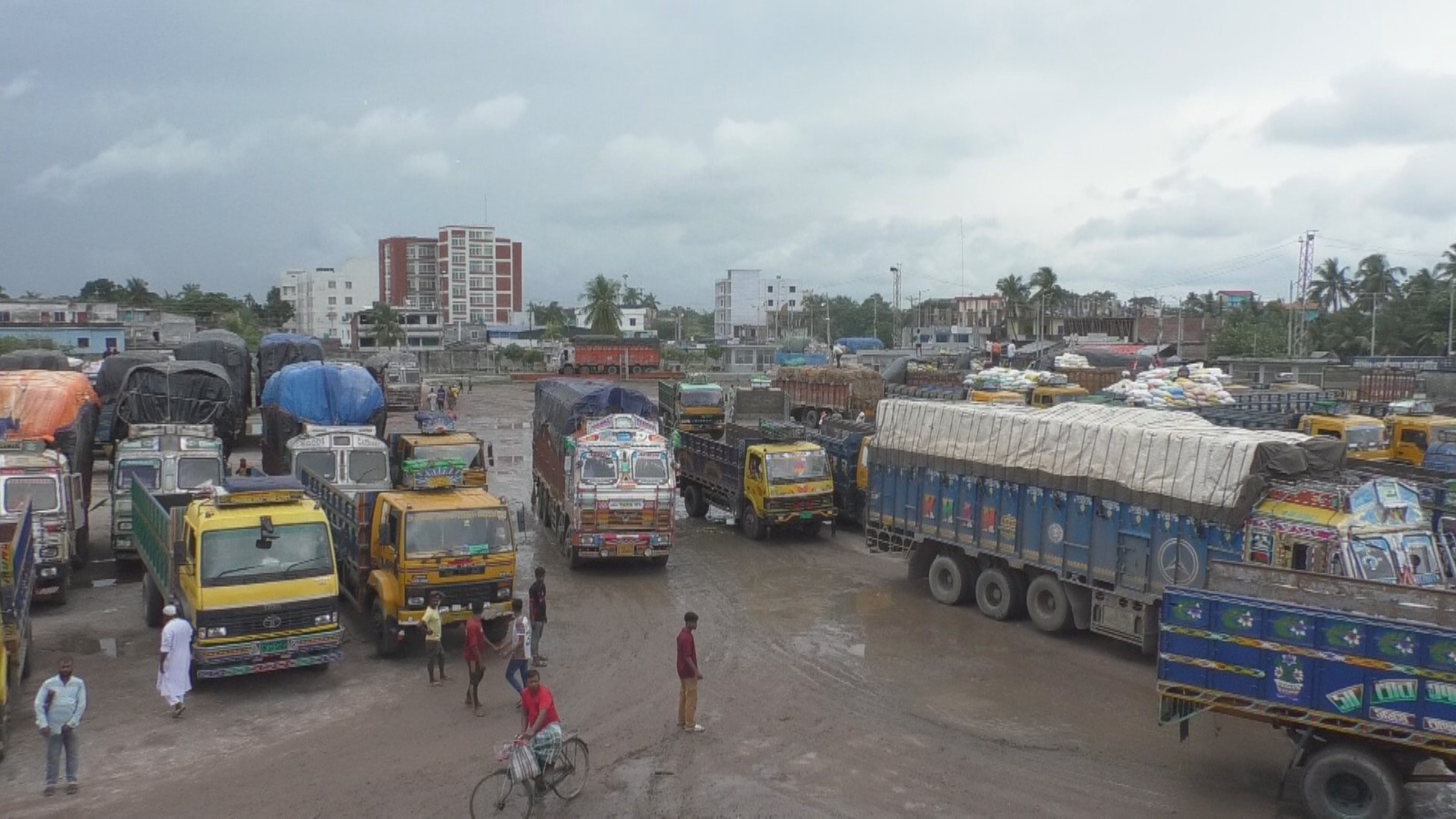 ভোমরা বন্দরে কমেছে ট্রাক, রাজস্ব ঘাটতি ৯৫১ কোটি টাকা